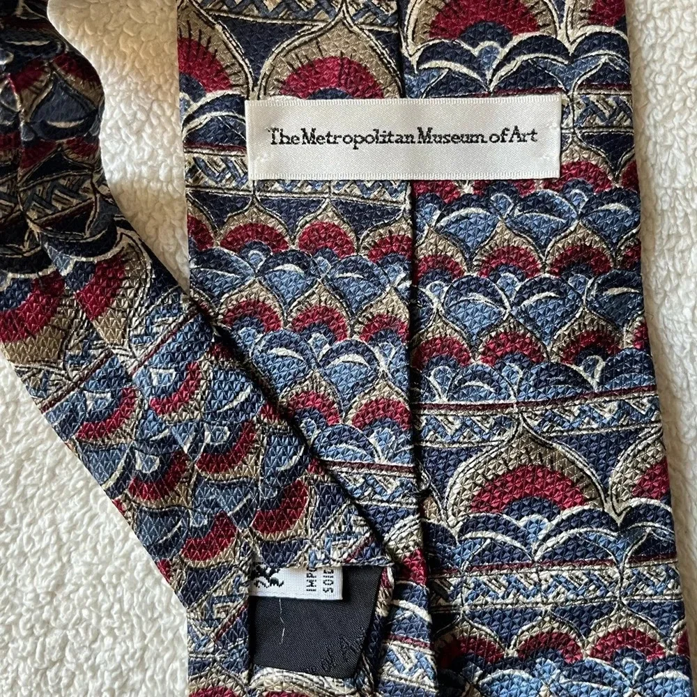 MoMA (Metropolitan Museum of Art) silk tie